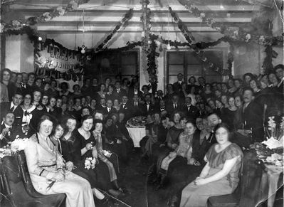 Lerenmann - Rauaniit / Punane Koit /  Suva
Behind the table with white beard - Jacov Lerenmann, right from him - Aron Lerenmann(?)
