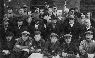 Trapido.  Tartu Nahavabrik Kalev - 1930
In the middle (looking right) - Koblenz or Goldov (one of the owners), Susman Trapido (second from right)
