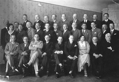 5 years of Kulturrat
Left to right.
Sitting: ?, Shmarja Tamarkin, ?, Efraim Rochlin, Grigory Aisenstadt, Abram Gurevitsch, Haja Itskovitsch, ?, Markus Rogovski
Middle row: Samuil Gurin, Betty Gens (Nevjaski), ?, Julius Gens, Maks Klompus?, Josif Zagorje?, Jacob Blumenfeld+,  Totti Scheskin?,  ?, Boris Mirvits (4)?, Krigman(?)/Nurok(?), ? - This row needs to be corrected. - means OK on the right place.
Top: ?, ?, ?, Elchonon Gendel, ? 
Keywords: [unknown]