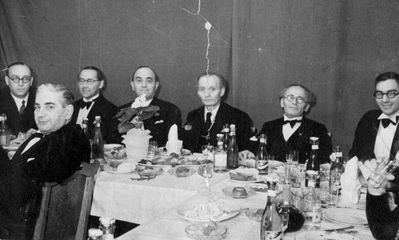 14
Left to right.
?, Max Frank, Julius Gens, ?, Efraim Rochlin, Schmaria Tamarkin, ?
Keywords: Unknown