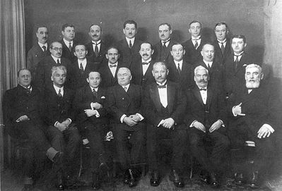 ?
Left to right
Top: Pikarevitsch, Maks Klompus, Taub, Itskovitsch, Bruck, Levin, ?
Middle row: ?, Efraim Rochlin, Joseph Maltinski, Maks Abramson, Isak Benenson, Ber Goldmann, ?
Bottom: Levinovitsch, ?, Grigori Aisenstadt, ?, Friedman, Markus Rogovski, Gurvitsch
