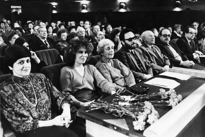 1989 - The first annual conference of the Estonian Cultural Society in the Tallinn Polytechnical Institute - 2/4/1989
Left to right (first row): Riana Trapido, Dalia Manoim (Gordin), Evgenija Gurin-Loov, Schmuel Lazikin, Mosche Michelson, Eliezer Beltschikov, Andres Aarma (the Chairman of the Cultural Fund) 
Keywords: [history]