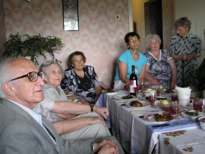 2007 - Meeting Viljandi seniors ("The warm house" program) - 21.6.2007
Left to right: Elchonen Saks, Lia Braschinsky, Sheine Blumberg, Ruti Baran, Haja (Gitti) Fein  
Keywords: [history]