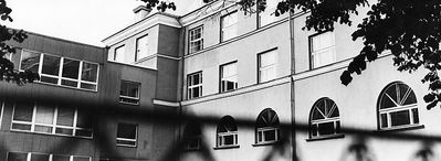 Community building before the 4th floor was built in 2006
Community building on the left, the Jewish school on the right. Karu 16, Tallinn
