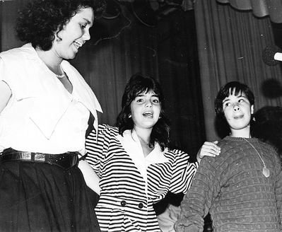 1990 - The first youth camp in Laulasmaa - the concert in the Builder House
Left to right: Gelena Bekergun (the youth leader), Irena Sigal, Anna Orlov
