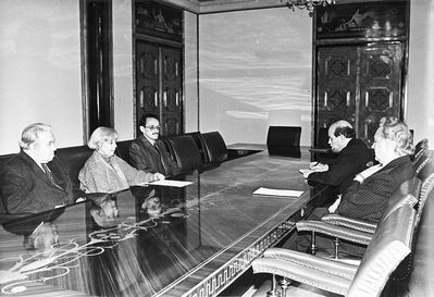 1991 - The representatives of the Jewish Community visiting The Estonian President Mr A. Rüütel - 12.12.1991
On left: David Slomka, Eugenia Gurin-Loov, Gennadi Gramberg
On right: Arnold Rüütel, Levi Scher 
