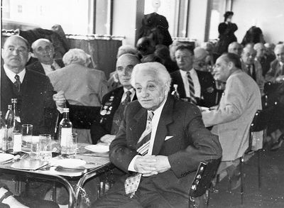 1995 ? - WWII veterans gathering
In the center - Dubin
