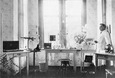Serman Moissei (1902-1982) in his clinic Tallinna t.  24  Rakvere
