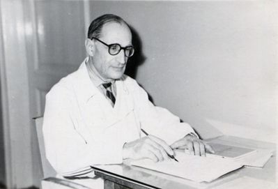 Kropman Jossif (1896-1969)
''Kropmann Jossel Ber. A Jew, born 16 october 1896 in Shiauliai Kaunas gubernija as the son of a merchant Leib Kropmann. Lost his mother at age 6 in 1902, and in 1903 the family moved to Tartu. Graduated Tartu Aleksander gymnasium in 1915, and, at the same year entered the Tartu University nature department. After a year switched to medicine. He managed to study until 1918. Later he studied between 1920-1922 and graduated as a doctor. In 1922-1923 he studied ophthalmology in Berlin and in 1924 worked as a volunteer assistent in Tartu hospital. 
At the same time he was a chairman of the Tartu Jewish congregation. 
...
Married Zipa (Tsila) Schapiro, had two children - Dan and Gina (Henda).
In 1941 evacuated to Russia (Tshuvashia) and worked as a ophthalmologist in Kuibishev. In 1956 got the Medical Sciencies candidate degree. 
1958-1961 he was a director of the Ophtalmology department of the Tartu hospital.
Dr Jossel Kropmann died on 7/8/1969 in Tallinn and is burried at the Rahumäe cemetery.

  from Helbe Merila-Lattik "Eesti arstid 1940-1960"
