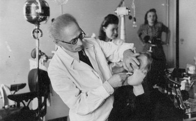 Rochlin  Efraim (1886-1964) - dental technician
Keywords: [R]