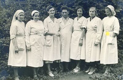 Rakvere medics - beginning of 1950's
Left to right: ?, Sofia Murschak (Amitan), ?, Jakov Murschak, ?, ?, ?

Sofia Murschak (Amitan) was a  mikropediator. She was a doctor at war time, saved not one life. After the war she married Dr Jacov Murschak, who graduated from the Tartu university and worked in Rakvere. Later they moved to Tallinn
