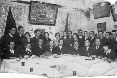 Akademischer Verein ~ 1927
Left to right.
Sitting: Nadel, Kopel Jokton, ?, ?, Jossif Kropman?, ?, ?, ?, Selda Passov?
