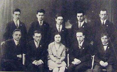 1927 - Akademischer Verein in Tartu - the leadership
Left to right
Standing: Gurevitsch, Ilja Amitan, Jacob Murschak, Buras, Boris Bakscht
Sitting: Musin, Friedman, Braina Blitel (chairwoman), Judeikin, Kopl Jokton

Keywords: [G] [A] [M] [B] [F] [J]