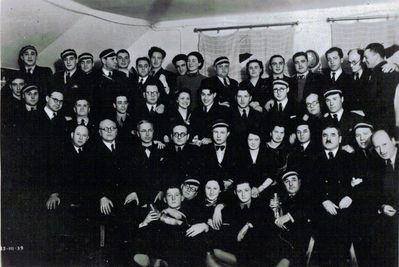 1939 - Akademischer Verrein members visiting Limuvia - 25.3.1939
Left to right.
Top row: Hirschberg, Sima Weinberg, ?, ?, Pesach Pats, Krupatkin(?), Jossif Usvanski, ?, Mira Kofkin, ?, Berta Kaplan, Jossif Goldmann, ?, Isaak Furmanski, ?, Gabovitsch, ?
II from top: ?, ?, Boris Kropman, Arnold Perlman, Petja Belastozki, Boris Bakscht, Sulamit Sverdlov (Pajenson), Mischa Sverdlov, ?, Aleksander Kan, ?, ?
II from bottom: Mosche Kaplan, Max Klompus, Nosson Gens, Mischa Scher, Dodja Pasternak, ?, Anya Bakscht (Dickman), ?, Naftali Gens, ?, ?
Bottom: Isidor Levin, ?, Dora Judeikin (Zagorje), Emanuel Nodel, Zalel Gens 
Keywords: Limuvia LIMUVIA limuvia