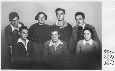 Last picture from HULA group - October 1937, Riga - before the Aliah.
Left to right
Sitting: Ber Passov, Dov Maisel, Mirjam (Meri) Gordon (Josselson)
Standing: Moissei Schmotkin, Libe Bell (not part of Hula group), Guti Reichman, Nechemia Levanon
