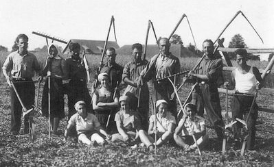 1933~ Hachaluz group in Luunja near Tartu
Keywords: [history]