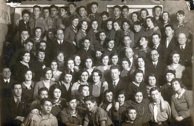 1932
Most of the people can be identified from other pictures. The girl with bad left eye in light shirt 3rd row from the bottom on the right is Meri Rusinov.
To be updated.  
