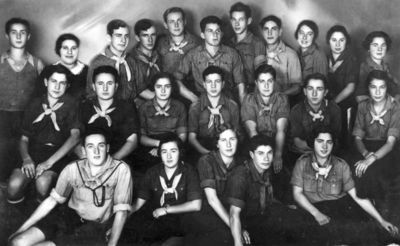 1934-9-18 - Tallinn - II anniversary of plugat Trumpeldor
Left to right.
Top row: Guti Reichman, Kitt, Jascha Sverdlov, Monja Schmotkin, Samuil (Zama) Rybak, Ilja Zaidin, Boris Passov, Hirsch Kitt, Basja Baskin, Meri Josselson, Ljuba Piel
Middle row: ?, Berka Scher, Hirschman, Dov Maisel, Sima Slosin, Schlomo Gerschanovitsch, Dina Danzig
Bottom row: Nechemia Levanon (Levitan), Hinda (Hinzi) Gerschanovitsch, Frida Schats, Isi (Isak) Haitin, Becca Haitov 

