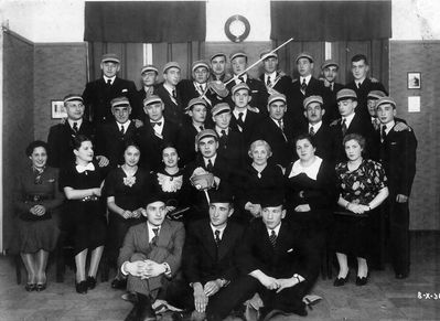 1936-10-8
From left to right.
Top row: Samuil Levitin, Kaplan, someone from Riga, Eli Dubin, Ruven Kamenovski, Perez (Peika) Wassermann, ?, ?, ?, ?
Second from top: Zvi Kamenovski, Leib Levitin, Mark Kolovski, Ljola Palin from Riga, David Fainmann, Rafael Beltschikov, Dr Schmuel Zlaff, Schmuel-Zvi Beltschikov, Nosson Eidus, Ilja Beilinson, Abram Fainmann
Second from bottom: ?, ?, ?, Anja Levitin, Menashe Schein, Braine Levitin, Scheine Beltschikov, ?
Bottom row: ?, Ben-Zion Rubinstein, David Schur  

