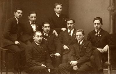 1924-9-2  Limuvia
Left to right.
Schmuel Saltsman, ?, ?, Tuch?, ?, Moissei Serman, ?, ?
Keywords: [S] 