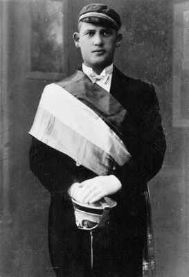 Limuvia student Gens Meier
Gens, Meer (Meier, Meyer), juut, 28.12.1908 Tartu. I: Jacob. Tartu Vene EÜG 26, maj 26..34*; Limuvia, 41-45 NLi tagalas. Suri: Tallinn (MR) - Album Academicum. Universitatis Tartuensis 1918-1944
Keywords: [G]