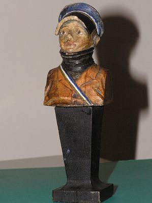 Limuvia student - wooden statuette
