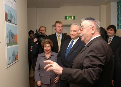 Boris Oks showing the President of Estonia Arnold Rüütel the design of the future synagogue - Chanuka, 7.12.2004
Left from the President the Chairwoman of the Jewish Community Mrs Tsilla Laud 
