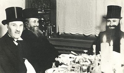 Aba Gomer - Estonian Chief Rabbi
Left to right: Shalom (Lev) Minkov, ?, Aba Gomer
