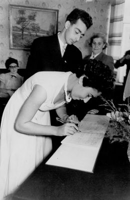 1957 - Klutschik family wedding 24/8/1957 (civil wedding)
Keywords: [weddings]
