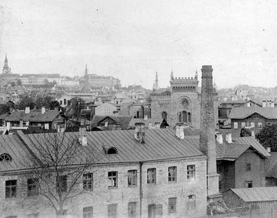 Prewar picture of Tallinn with the synagogue at Maakri str.
