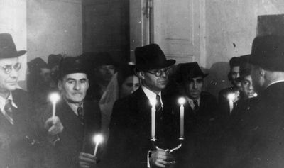 Jewish wedding - Hupa - 1946
The wedding of Rachel Randvee (Zivjan) and Jakov Gerschanovitsch. 7/11/1946. Rabi Gurevitsch and Kats

from left: Henach Koslovski, Schmerl Aronovitsch, Paul Meiertal
