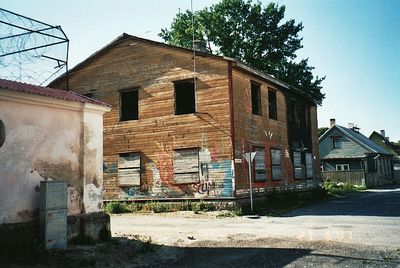 In this house was the Pärnu synagogue before the WWII
In the building from left was a prison.
