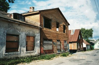 In this house was the Pärnu synagogue before the WWII
The picture taken in 2007. The building on the left was a prison.
