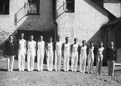 1939 - II Estonian games - in the backyard of the Bialik society club at Narva mnt.
Left to right: Meiertal, Danzig, Ilja Scher, Lasar Rosenberg, Rybka, Goldmann, Jacob Gleser, M. Kats, Ilja (Eke) Kitt, Hone Aronovitsch, Mednikov, Schagal

