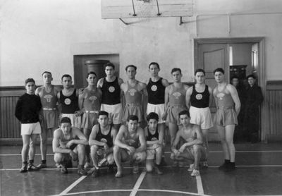 Basketball team of Maccabi Tallinn in 1940 (25.2.1940)
Left to right
First row: ?, ?, Jakov Aronovitsch, ?, ?
Second row (standing): Abram Feinman, Guti Raichman, ?, Hirsch Kitt, Isi Trapido, ?, Schura Kaplan, ?, ?, Koppa Koslovski 
