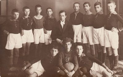 HaKoach Ha'Zair (Young Ha'Koah) - Tallinn, 26/10/1924
Left to right.
Standing: ?, ?, Osja Itzoch, Leo Epstein, Mr Krupkin, Benjamin (Haim) Kitt, ?, ?, M. Stein
On the bottom: ?, Israel Itzoch, Jofef? Migdal
On the back side are the following names: E. Umov, L. Glozman, Fridlander, J. Gleser, Jacov Umov, M. Gutman, Itzoch

