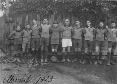 Maccabi football team 1923
Left to right.
?, Josif Pakkin, ?, Ore Pakkin, 

