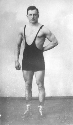 Teitelbaub Reuven (1907-1941 [img]http://muuseum.jewish.ee/md.gif[/img])
Ruven Teitelbaum (17/1/1907 Tapa – 4/9/1941 Tallinn), weight lifter.
  Studied in Tapa and Tallinn Jewish gymnasium. Started weight-lifting in 1925 in “Sport” society. In 1929 was 6th in Estonian championship (light weight). Was 7 times Estonian champion in light weight (1927-1933).
5 Estonian records: 3 in pushing and 2 in left hand lifting. In 1932 exceeded Estonian I class norm in pentathlon with 440.7 (75 kg). 7 times was an Estonian team member.
Worked as a driver in Tallinn. Murdered by Nazis in Tallinn in 1941.
                                                              (from Estonian Sport Leksikon) 
1935 Maccabia winner in Tel-Aviv, Europe championship participant.
Keywords: [T]