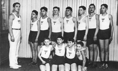Maccabi Tartu
Jacov Sverdlov with the group of young sportsmen
