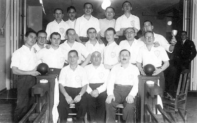Maccabi bowling team 1934-36
Left to right.
Top row: ?, Sascha Schein, Lipavski?, ?, ?
Middle row:  David Joffe, ?, Moissei Gluschkin, ?, Tevje  Lipavsky,  Mischa Stein, ?, ?, Solomon Malkin (with a cup) 
Bottom row: Haim Schur, 

