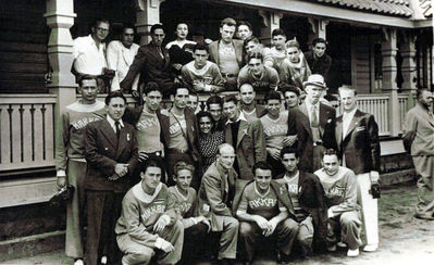 Maccabi team in Helsinki
Left to right.
Top row: Salman (Solomon) Judeikin, ?, Ilja (Ekke) Kitt, Zenja Koslovski, ?, ?, ?, ?, ?, ?, Abram Fainmann, Lazar Rozenberg
Middle row: Schura Kaplan, Kit?, Haim Resnik, Raichman, ?, Ida?, ?, Kopa Koslovski, Josef Pakkin, ?, ?, ?, Mischa Stein
Bottom row: Isi Goldmann, ?, Abel Scher, Solomon Sochatsevski, Heimann, Mendel Grindstan 
