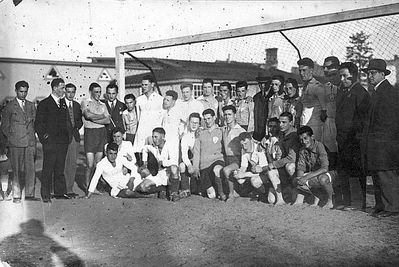 Riga 1929
Left to right.
?, Josef Usvanski, ?
