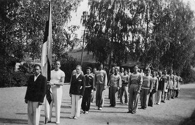 Maccabi
In front - Meiertal, with flag ?, Stein.
First in the right column - Josef Usvanski
