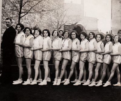 Maccabi girls
Left to right: Utechin, ?, ?, ?, Sofa Murschak (Amitan), ?, Bekka Haitov, ?, ?, ?, ?, Jette Gleser, ?
