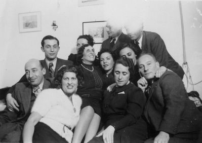 The company
Left to right. Without the last row.
?, Fipp Berman, Anna (Baby) Feinstein, ?, Agi Berman (Kellert), Riva Gradnauer (Pikarevitsch), Yamima Rom (Gurevitsch)?, ?

