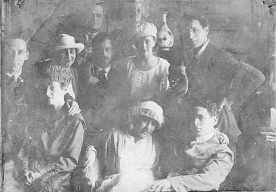 Tartu company - 1920
Left to right. 
Bottom row:  Ida Schapiro (Usvanski), Sima Arlosoroff (Rubin), Jacov Gens
II row: Gabriel Schapiro, ?, Nosson Gens, Bertha Gens (Maltinski), Julius Gens
Keywords: [S] [A] [R]