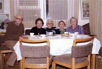 Krigman etc
Left to right: Boris Krigman, Agi Berman (Kellert), Raja Sundelevitsch (Hasak), Yamima Rom (Gurevitsch), Ruth Rybak (Goldmann)
