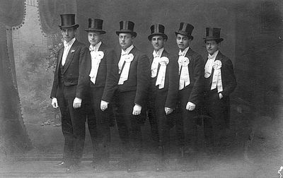 19
Left to right: ?, ?, ? Zalel (Sali) Gens, Dobruschkes?, Julius Gens? 
