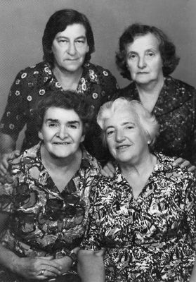 Friends ? 
Left to right.
Standing: Schats, Debora (Vera) Rabinovitsch
Sitting: Fruma (Manja) Milashevski, Kaplan
