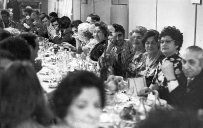 5
Zimbalov
6th from right Riva Haitin (Zimbalov), second from right - Olga Zimbalov, 5th from right Benno Zimbalov
